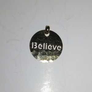 14k yellow gold round hammered pendant